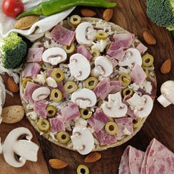تصویر پیتزا ژامبون گوشت و مرغ رژیمی - نیمه آماده تک نفره | کتوژنیک - با آرد بادام 