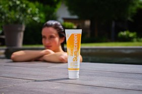 تصویر کرم ضد آفتاب فوراور | مناسب برای انواع پوست Aloe Sunscreen