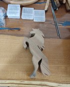 تصویر چوب برش خورده طرح مجسمه اسب 