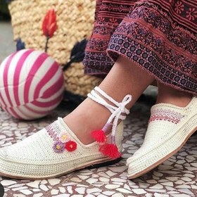 تصویر گیوه زیره چرم زنانه گلدوزی شده - 36 Give