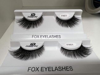 تصویر مژه فوکس روباهی Eyelash fox