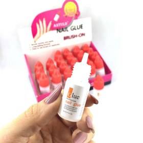 تصویر چسب قطره ای ناخن 