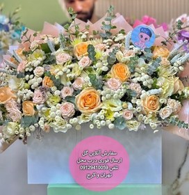 تصویر دسته گل و کیک تولد صورتی بچه‌گانه 