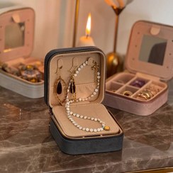 تصویر باکس جواهر و اکسسوری مخملی رنگی 