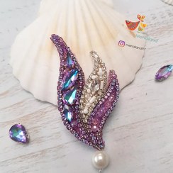 تصویر گلسینه جواهردوزی برگ خاص بنفش 