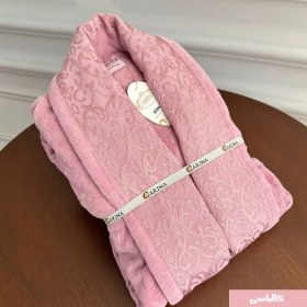 تصویر حوله تن پوش مخمل ژاکارد کلاه‌دار کارینا مدل لارن 