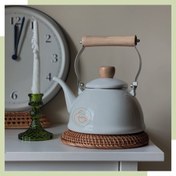 تصویر کتری لعابی ظرفیت ۵ لیتر با دسته چوبی 