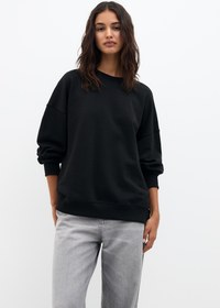 تصویر سویشرت بزرگ برند PullAndBear Oversize sweatshirt