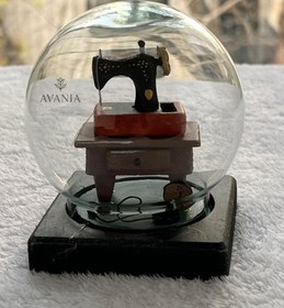 تصویر گوی شیشه ای خیاط 