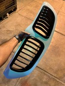 تصویر جلو پنجره بی ام دبلیو طرح برلیانس ۳۰۰ 