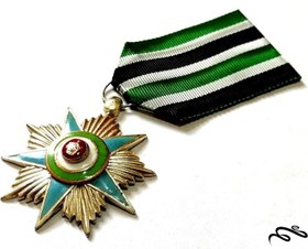 تصویر مدال یا نشان نقره افتخار نظامی درجه دوم ارتش دوره محمدرضا پهلوی 