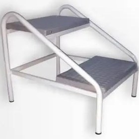 تصویر دوپله کنار تخت 