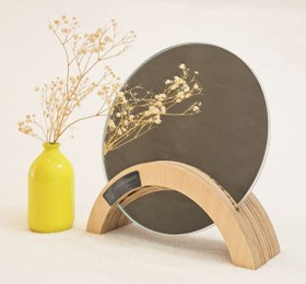 تصویر آینه با پایه چوبی طرح رنگین کمان 