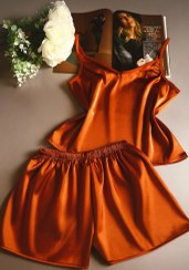 تصویر تاپ و شلوارک ساتن 