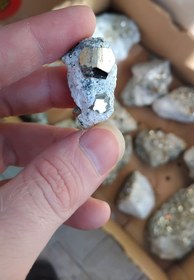 تصویر پیریت بلوری چند ضلعی 