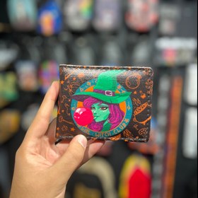 تصویر کیف پول چرم چاپی Witch Club 