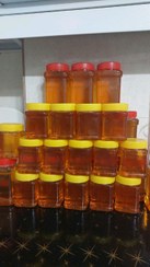 تصویر عسل طبیعی کنار 