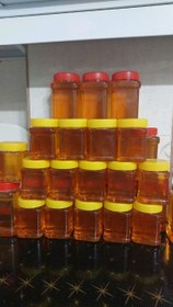 تصویر عسل طبیعی کنار 