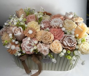 تصویر باکس گل شمع الاله و لاله بابونه گلبهی کرم قهوه ای 