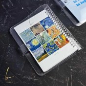 تصویر کلاسور شفاف سایز A5 طرح ونگوگ 