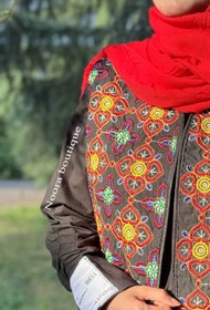 تصویر وست سوزن دوزی مشکی 