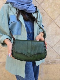 تصویر کیف چرم سبز درب پروانه لیزارد 