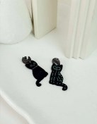 تصویر گوشواره فانتزی دخترانه طرح گربه شب‌تاب 