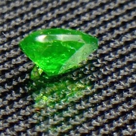 تصویر جواهر دمانتوئید D140 