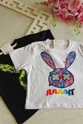 تصویر تیشرت مدل کراپ با طرح برجسته و نگین کاری جنس نخی 