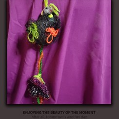 تصویر مجسمه عروسکی ( آویز جوجه سیاه ) 