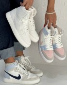 تصویر کتانی نایکی ایر جردن ساق‌دار رنگ صورتی و کرم 