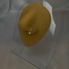 تصویر پرسینگ بینی نگین دار 