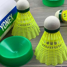 تصویر توپ بدمینتون یونکس اصلی 6 تایی - MAVIS 600 BADMINTON NYLON SHUTTLECOCK