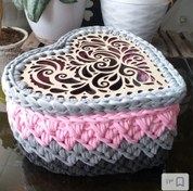 تصویر سبد نظم دهنده تریکو و جاشکلاتی قلبی درب دار 