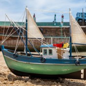 تصویر ماکت لنج چوبی بدنه سبز آبی 