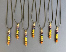 تصویر گردنبند ترکیبی سنگ طبیعی و مس هفت چاکرا با بند چرمی قابل تنظیم 