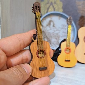 تصویر آویز گیتار چوبی گیتار یاماها استند گیتار دستساز گیتار چوبی مجسمه گیتار گیتار دکوری سلما گالری گیتار تزیینی 