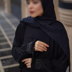 تصویر عبا آلاله، مشکی تک رنگ، آستین چین دار و منجوق کاری، سردوش منجوق دوزی، فری سایز 