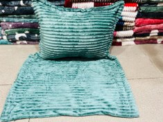 تصویر روبالشتی پلیسه ای ابعاد ۵۰×۷۰ بسته دو عددی 