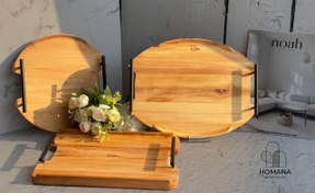 تصویر سینی چوبی‌با دسته‌ی فلزی 