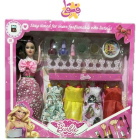 تصویر باربی لباسدار دارای لوازم آرایش 