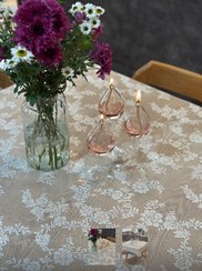 تصویر رومیزی دانتل حاشیه‌دار طرح ایکیا (IKEA Design) – مناسب میز ۶ نفره 