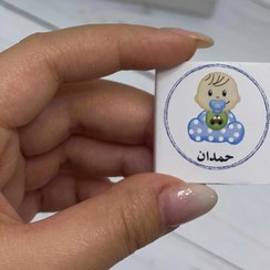 تصویر باکس شکلات چاپی پسرونه با اسم نوزاد گیفت شکلات شخصی‌سازی‌شده برای کوچولوی دوست‌داشتنی شما