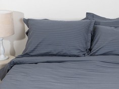 تصویر سرويس کاور لحاف دونفره 6تکه طوسی راه راه هتلی – لايکو 