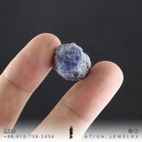 تصویر سنگ راف یاقوت کبود Sapphire معدنی رنگ عالی کمیاب صددرصد طبیعی خلوص بالا وزن حدود 35 قیراط 