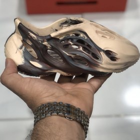 تصویر کتونی بچه گانه آدیداس یزی فوم‌ رانر کرمی Adidas yeezy Foam Runner Beige 