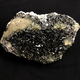 تصویر سنگ راف اپیدوت کلکسیونی مشکی پر بلور و سالم Epidote