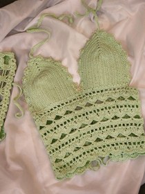 تصویر ست نیم تنه کراپ و هد سربند مکرومه سبز پاستیلی 