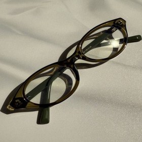 تصویر عینک فرم بیضی 