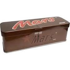تصویر شکلات کاراملی مارس 51 گرم همراه با جعبه فلزی مارس 